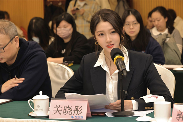 8-关晓彤.jpg