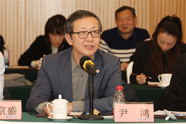 8尹鸿.jpg